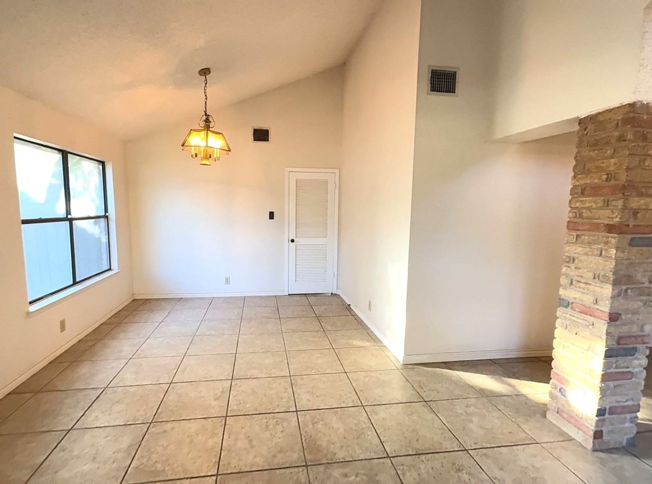 6042 Spring Time St - Photo 5 of 13