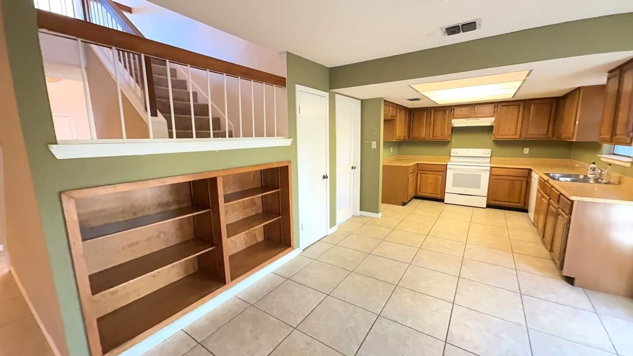 6042 Spring Time St - Photo 2 of 13