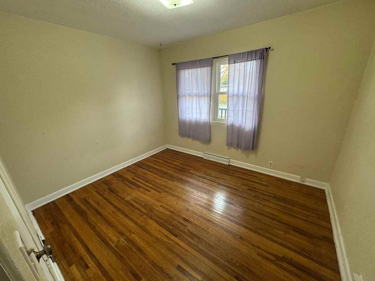 1153 Oregon St - Photo 3 of 15