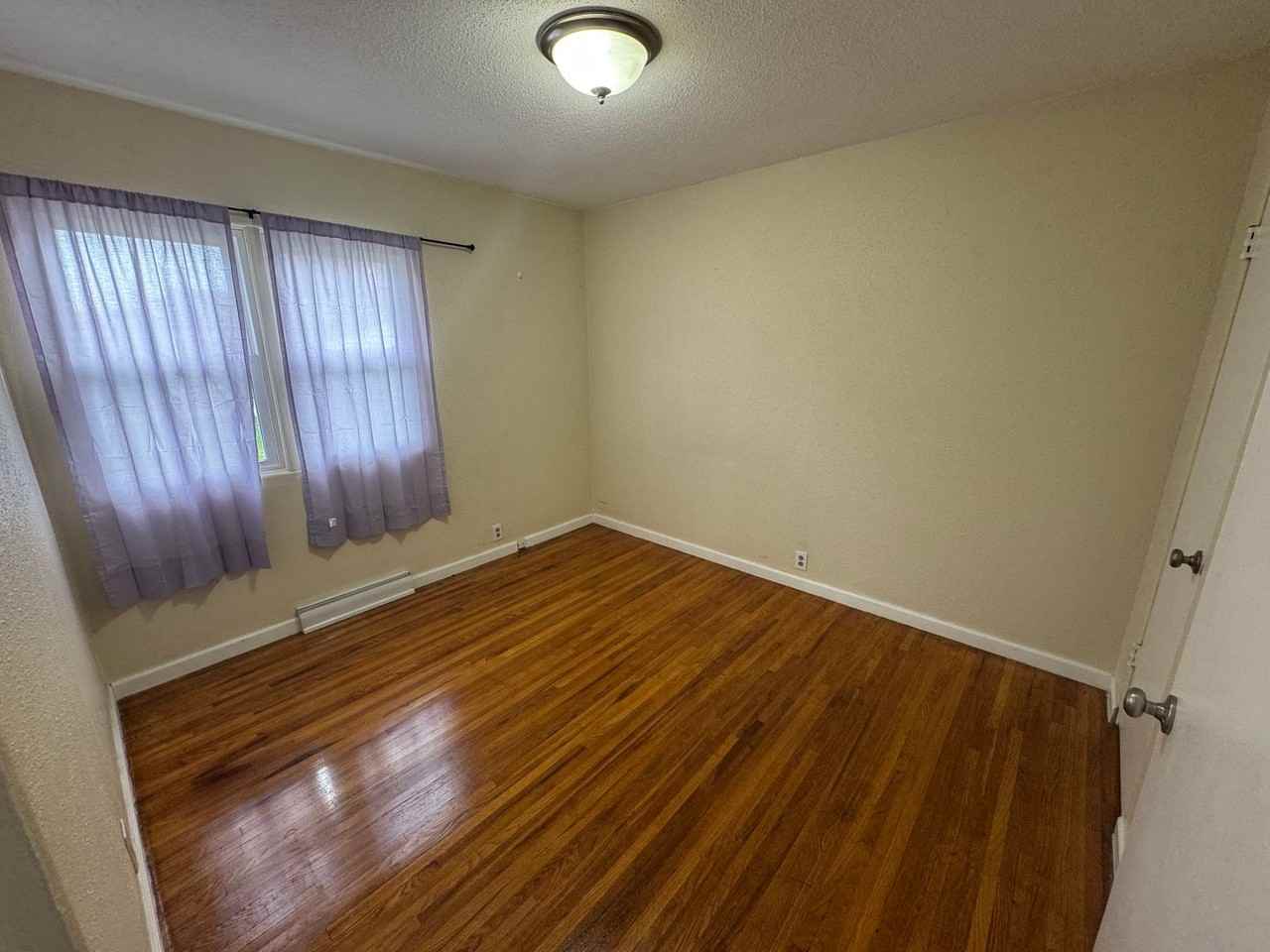 1153 Oregon St - Photo 5 of 15