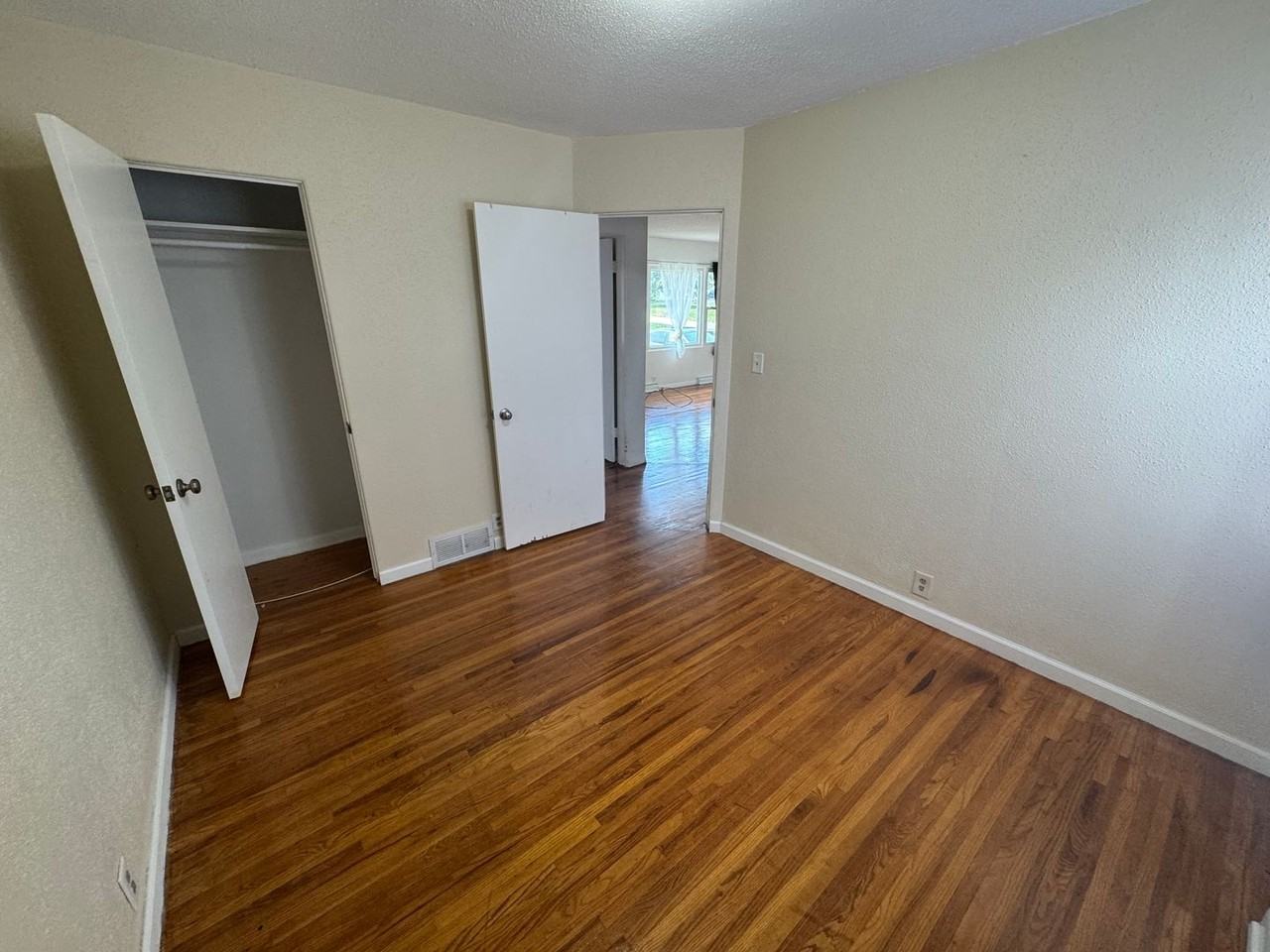 1153 Oregon St - Photo 6 of 15