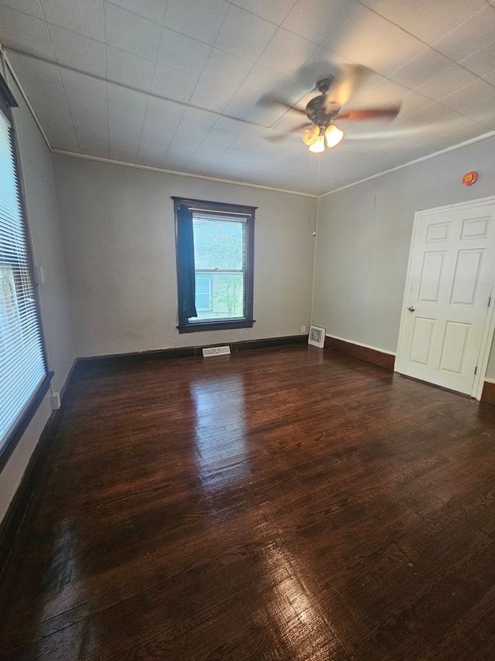 1603 W 10th St. - Photo 6 of 24