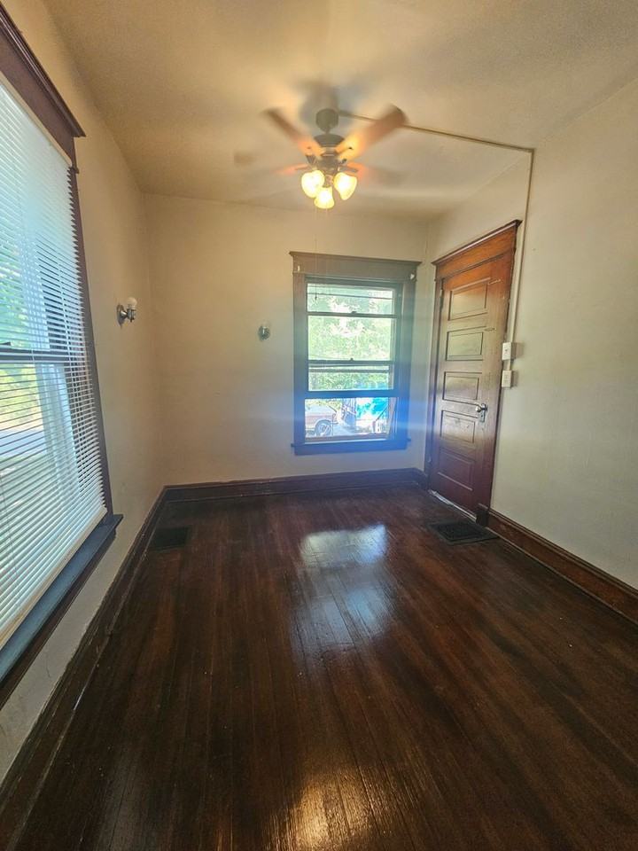 1603 W 10th St. - Photo 7 of 24