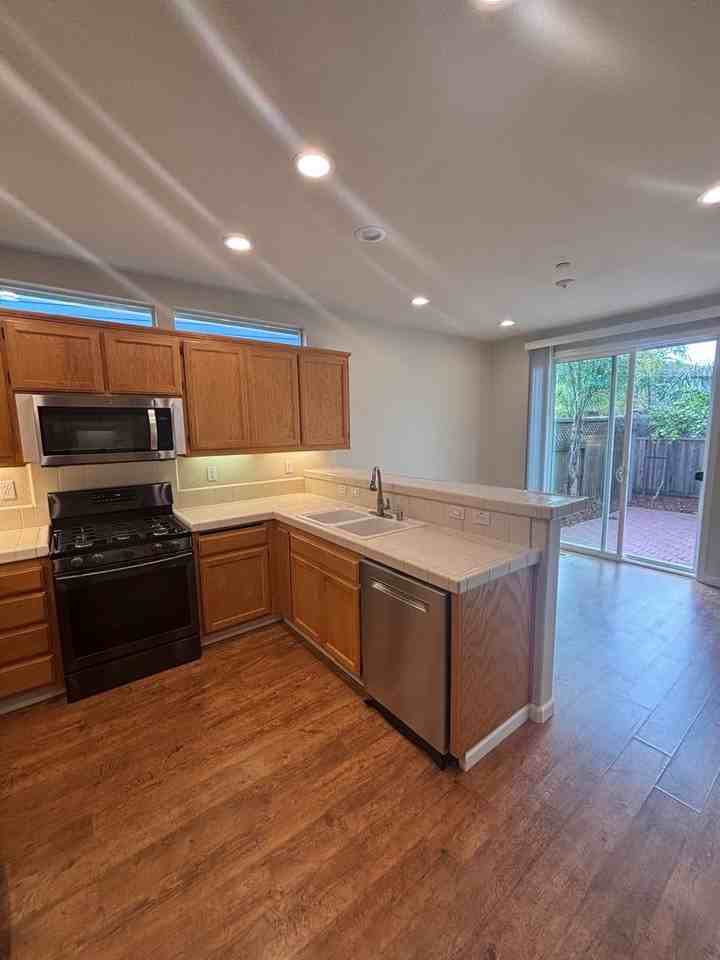 8085 Leno Dr - Photo 4 of 19