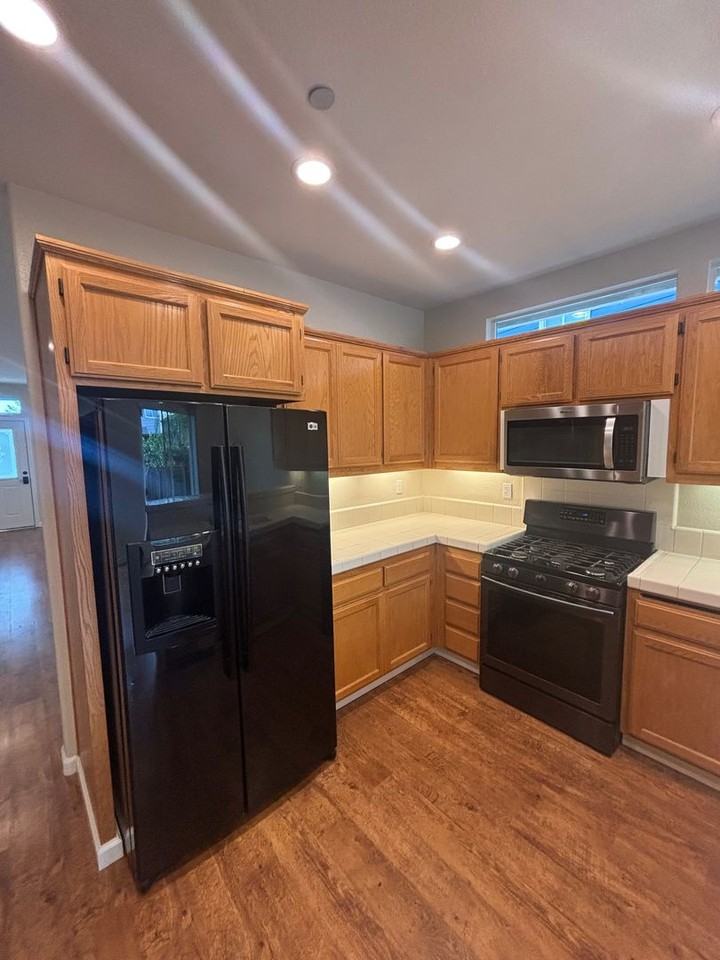 8085 Leno Dr - Photo 5 of 19