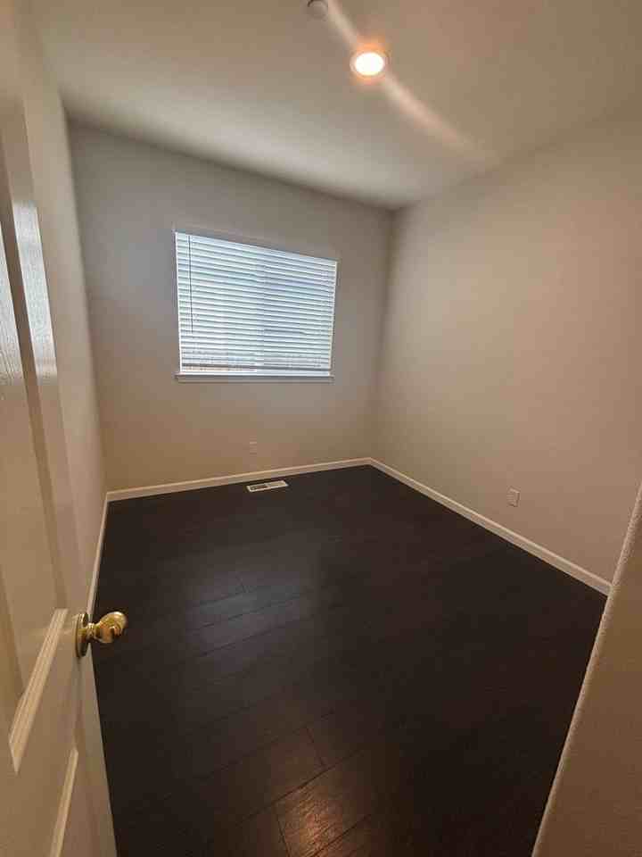 8085 Leno Dr - Photo 7 of 19