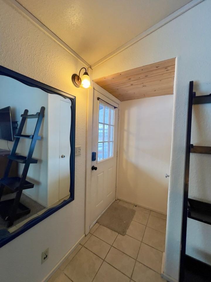 601 Fairbanks Street - Photo 3 of 17