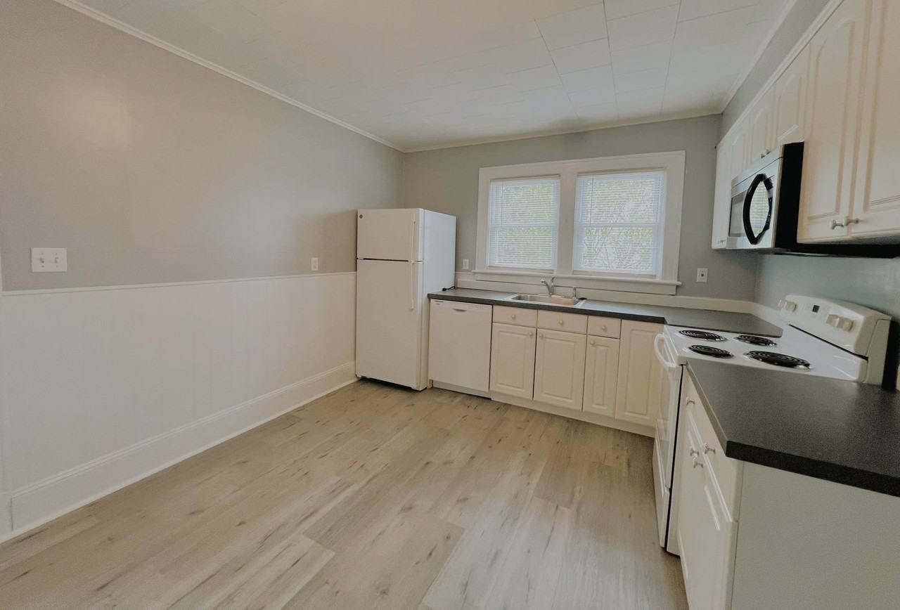 105 Livingston Ave - Photo 2 of 7