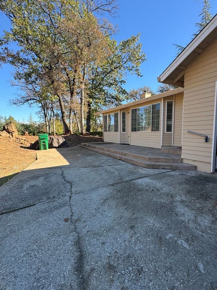 11683 Lakeshore S - Photo 3 of 18