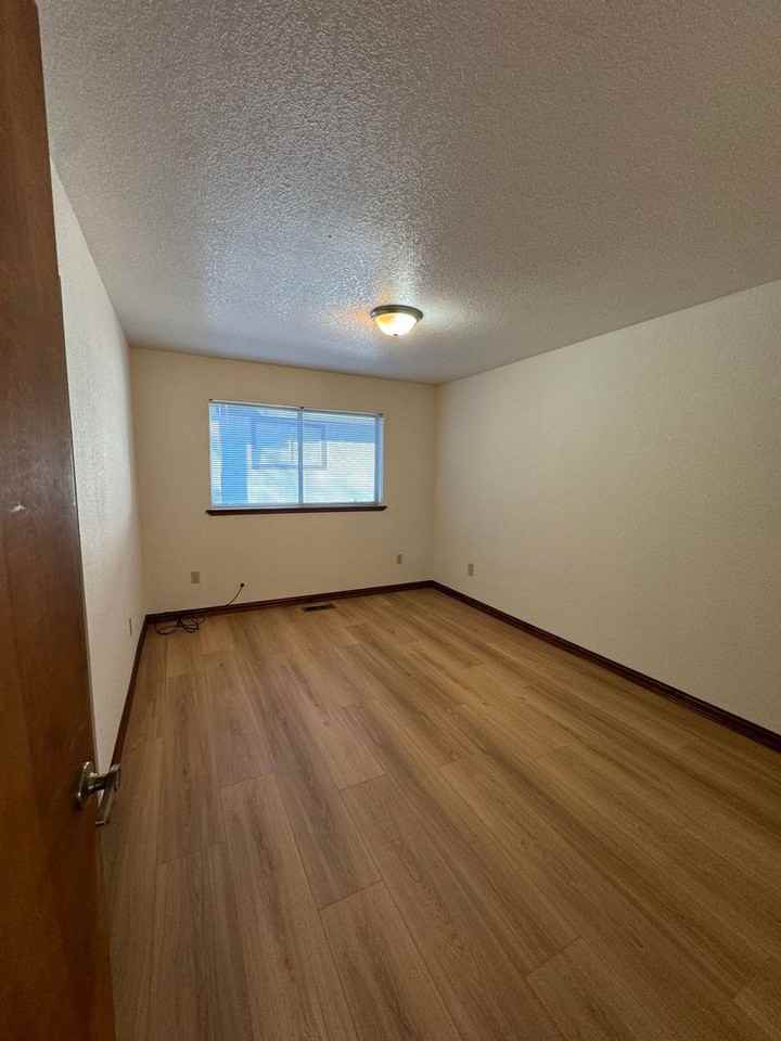 11683 Lakeshore S - Photo 4 of 18