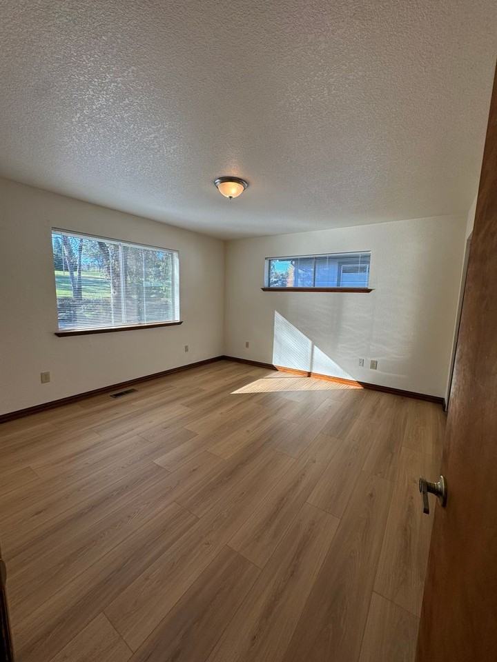 11683 Lakeshore S - Photo 5 of 18