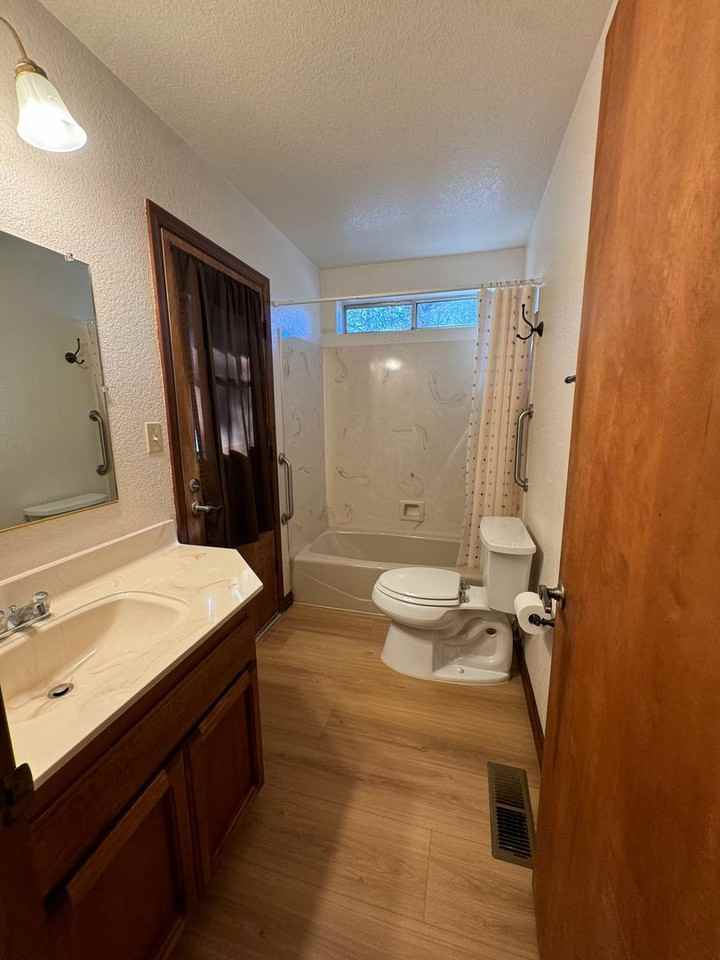 11683 Lakeshore S - Photo 6 of 18