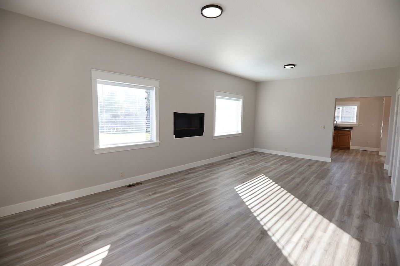 1124 Broadway Street - Photo 2 of 13