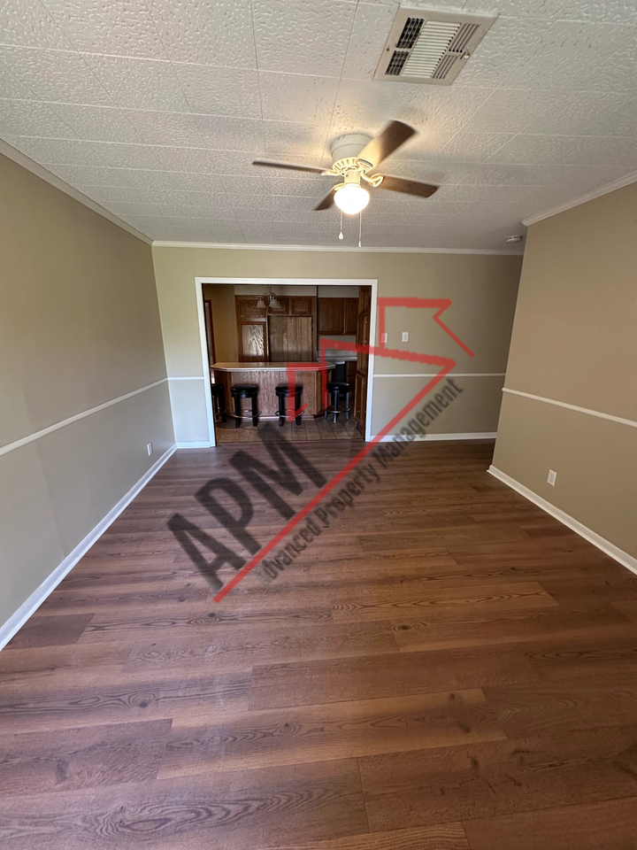 302 Fairfield St - Photo 2 of 10