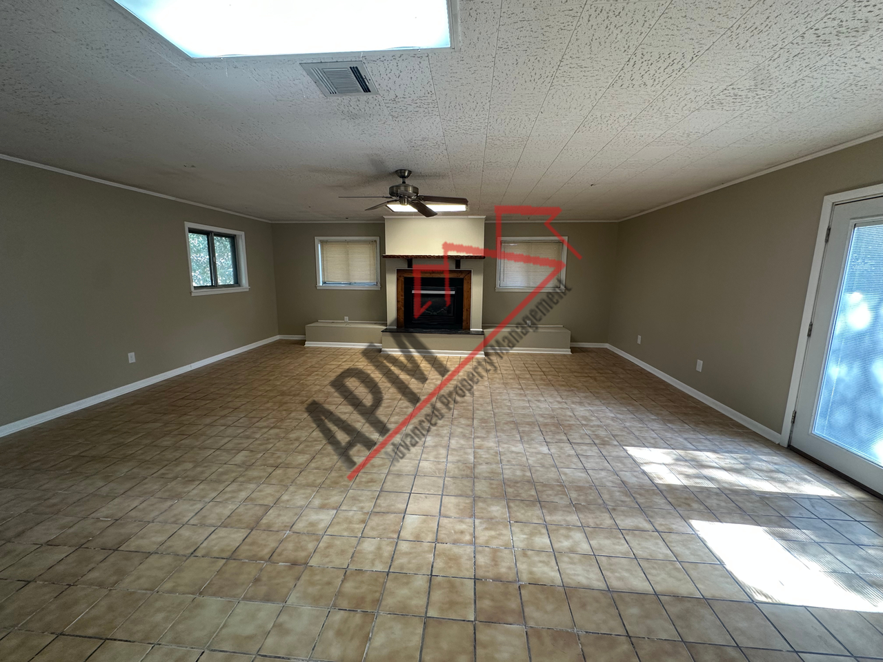 302 Fairfield St - Photo 4 of 10