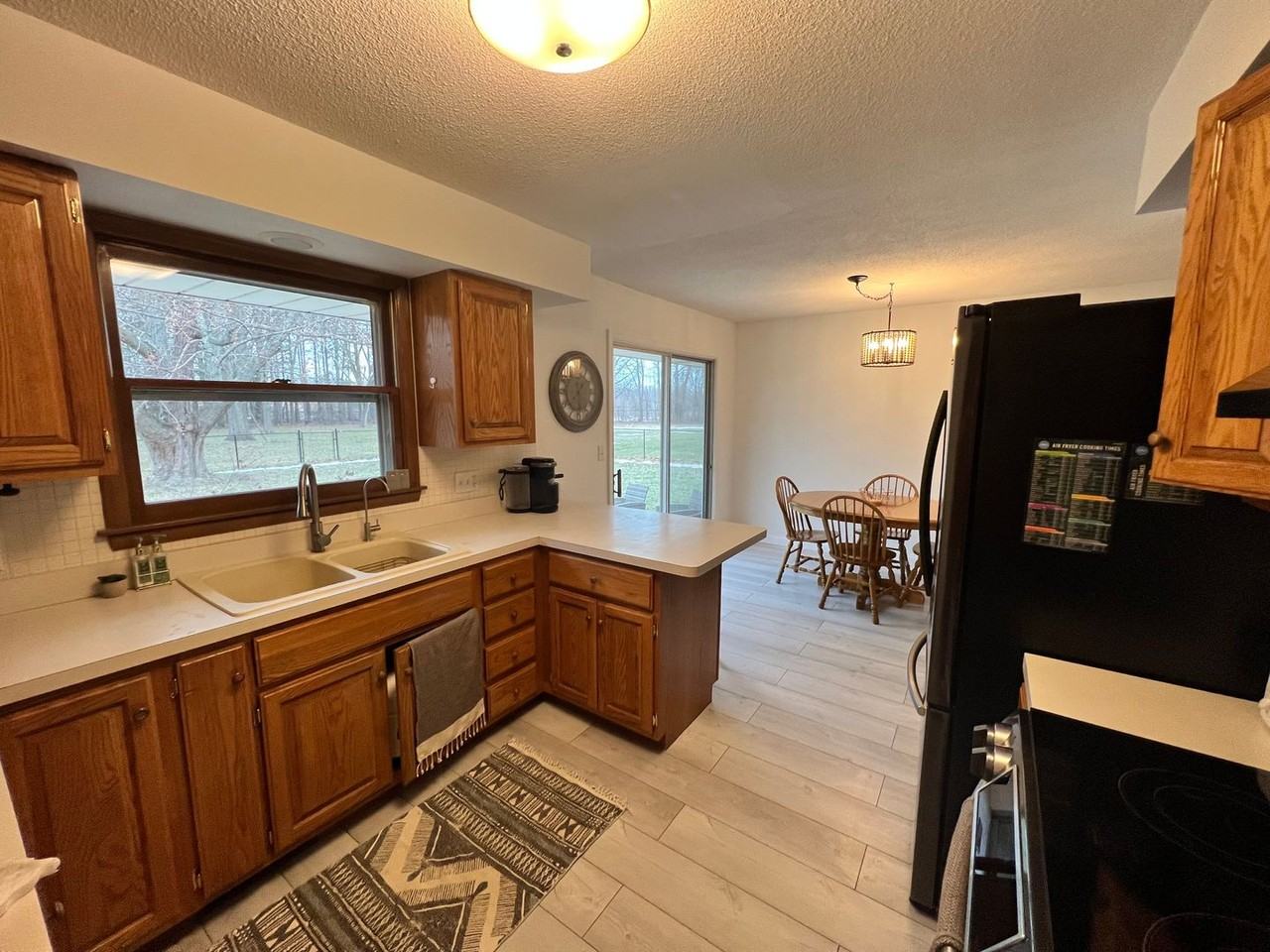 2860 Marilyn Dr - Photo 7 of 10