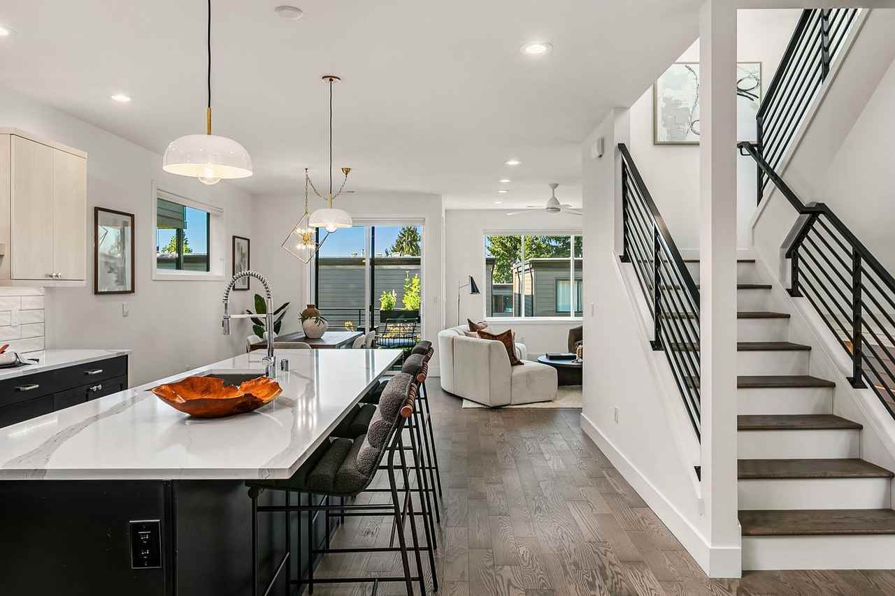 733 4th Ct South - Photo 2 of 34