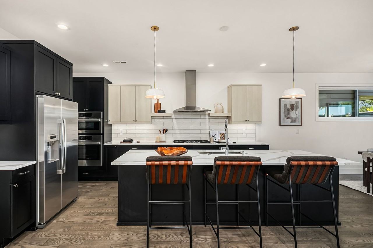 733 4th Ct South - Photo 3 of 34