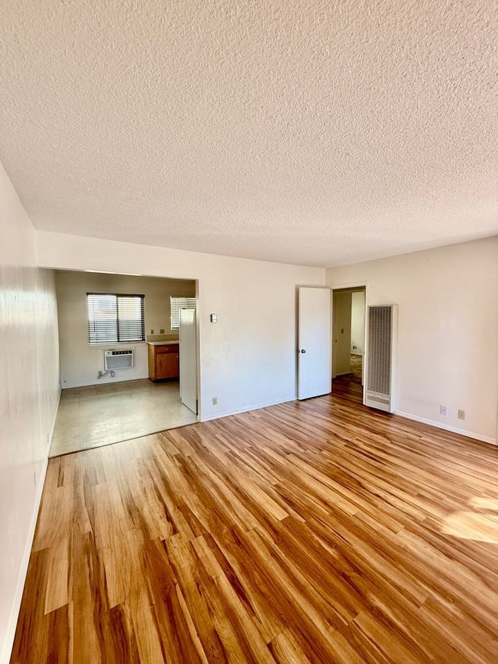 287 E Elm St - Photo 4 of 30