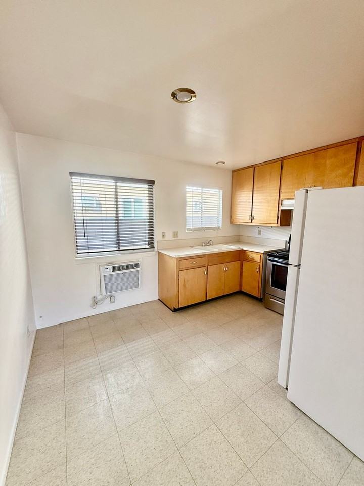 287 E Elm St - Photo 5 of 30