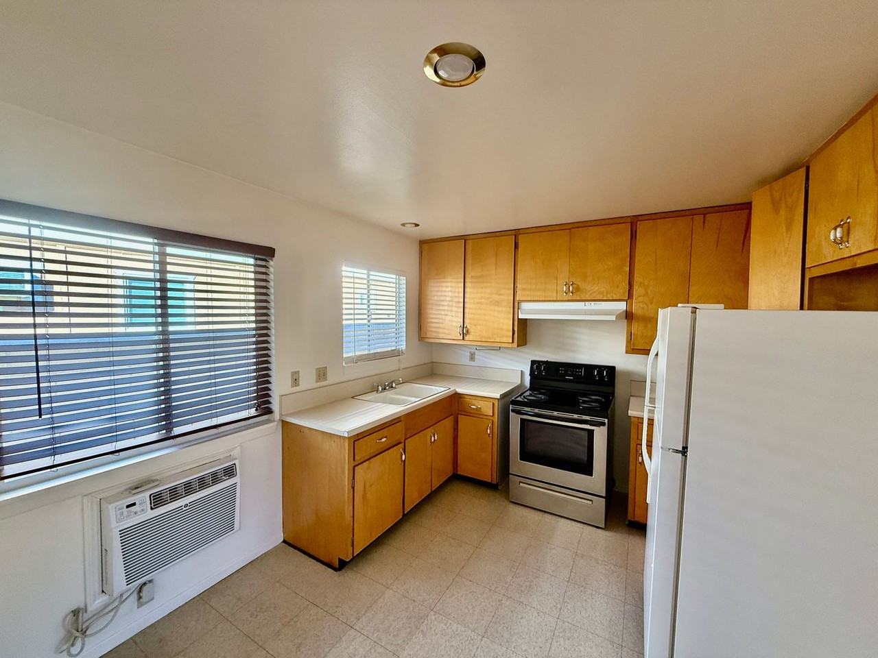 287 E Elm St - Photo 6 of 30
