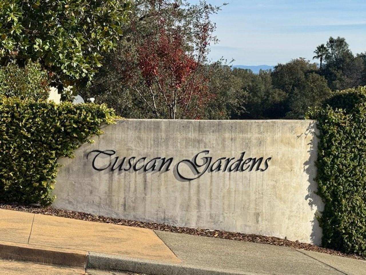 5569 Diamond Ridge Dr - Photo 3 of 42