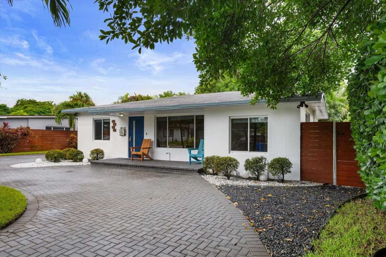 1137 Ne 1st Ave - Photo 5 of 17