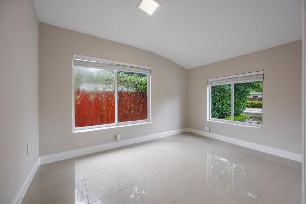 1137 Ne 1st Ave - Photo 6 of 17