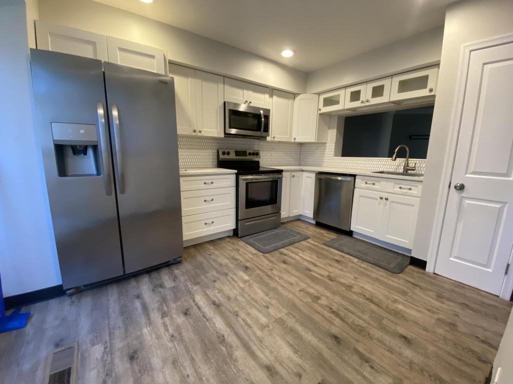 1018 Dartmouth Glen Way - Photo 3 of 46