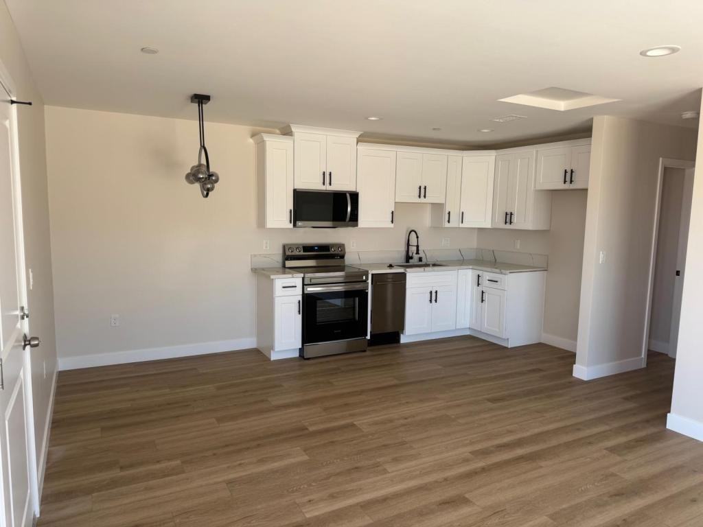 8800 N Loop Blvd - Photo 3 of 11