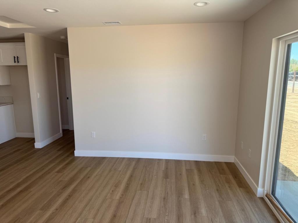 8800 N Loop Blvd - Photo 4 of 11