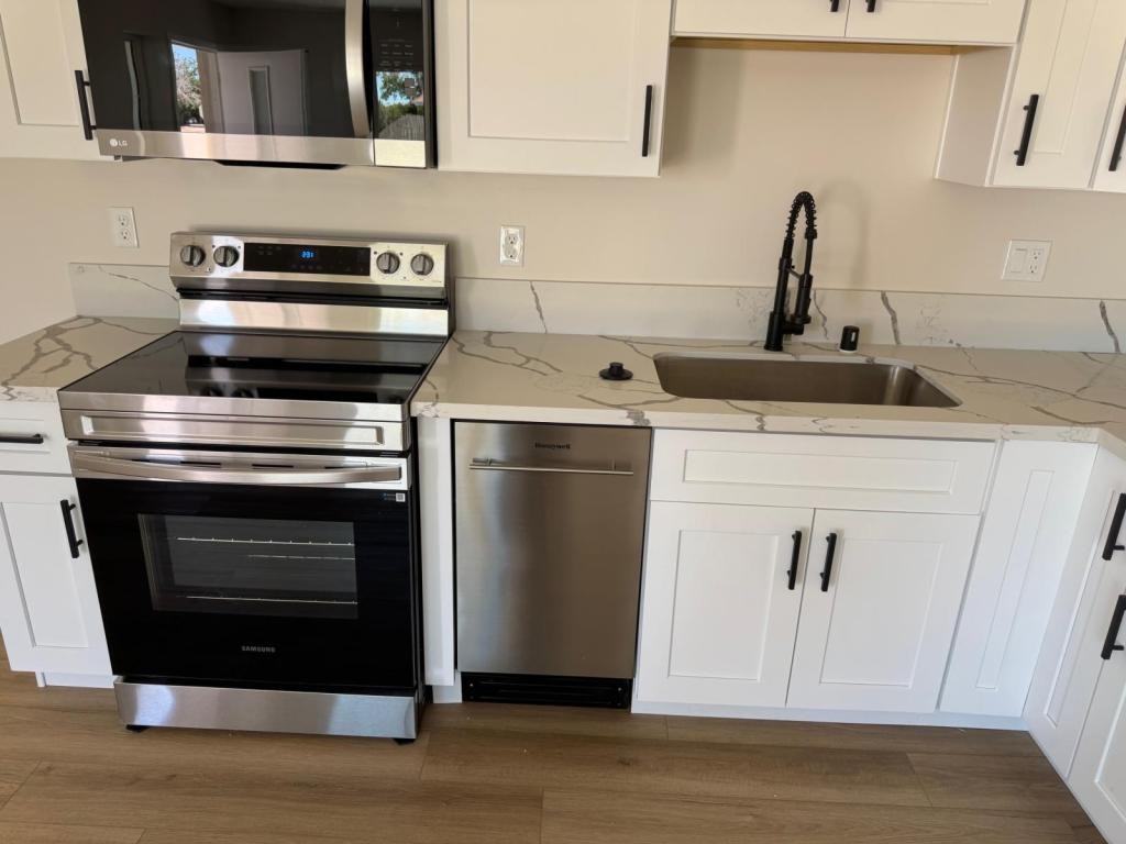 8800 N Loop Blvd - Photo 5 of 11