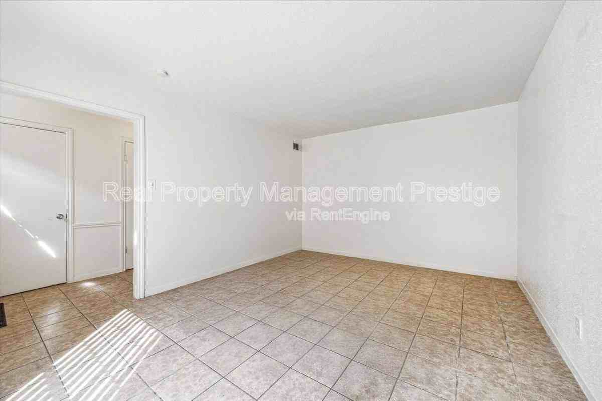 3006 Falk Ct - Photo 2 of 10