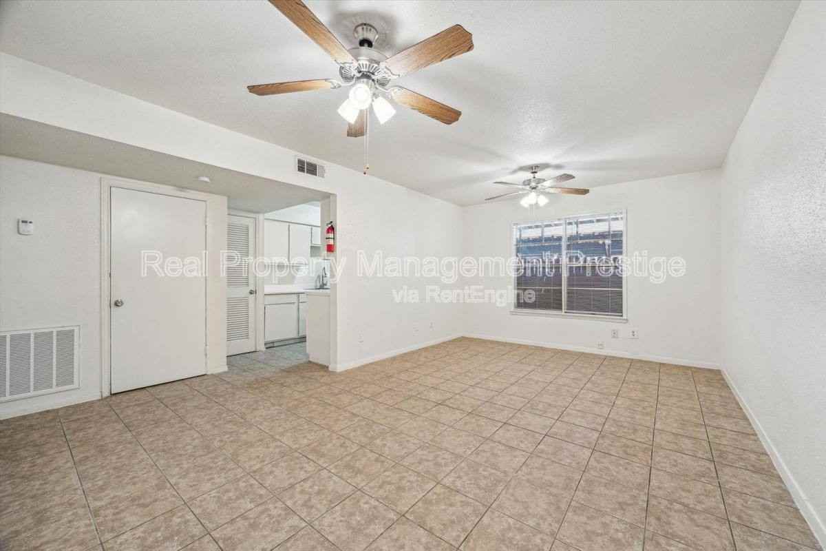 3006 Falk Ct - Photo 3 of 10