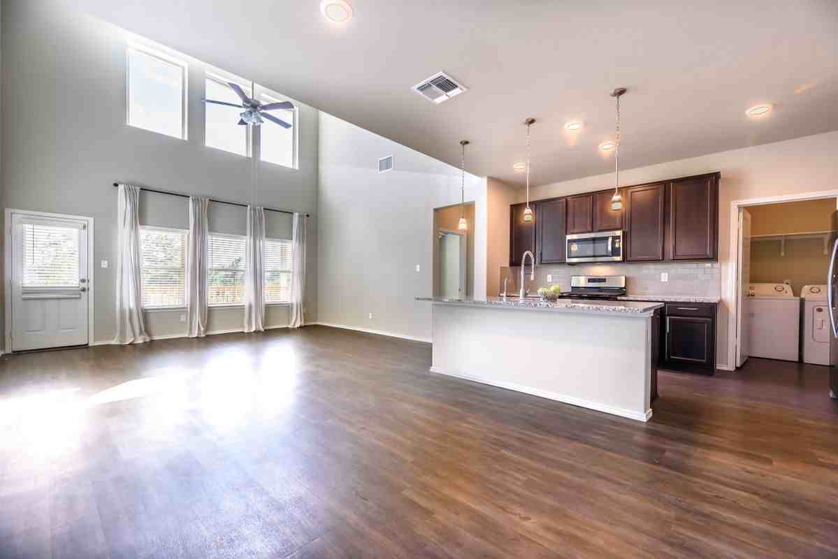 1609 Ranch House - Photo 4 of 25