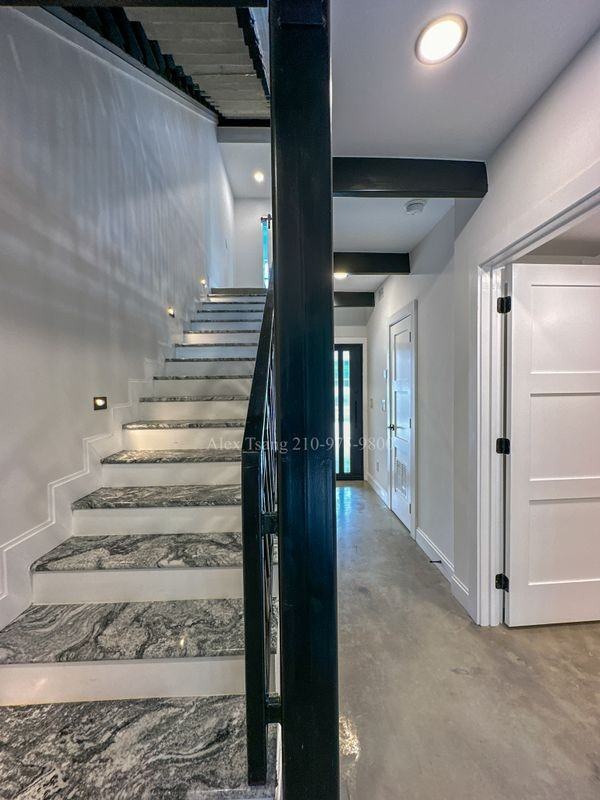 218 S Olive St - Photo 2 of 21