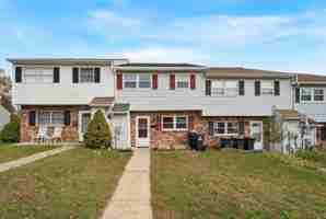 featured image of 422 Heckle St