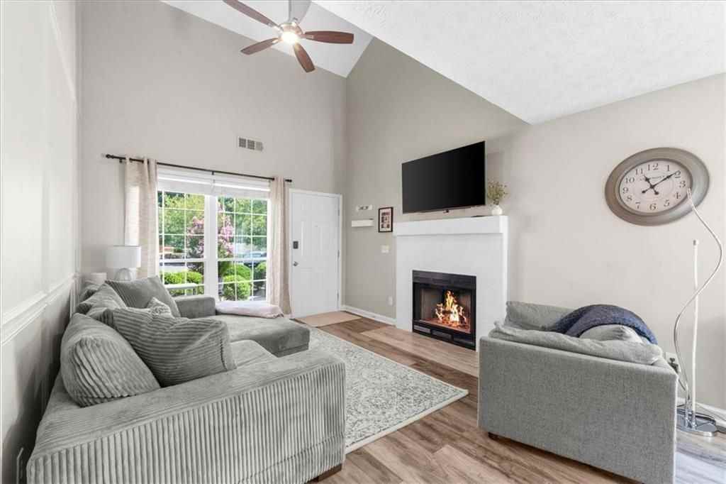 820 Camelon Ct - Photo 7 of 33