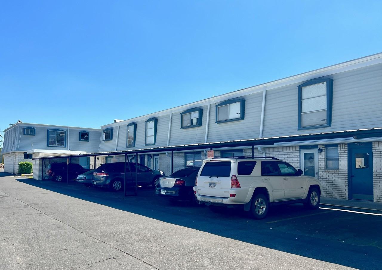 Higdon Ferry Apartments - Photo 3 of 50