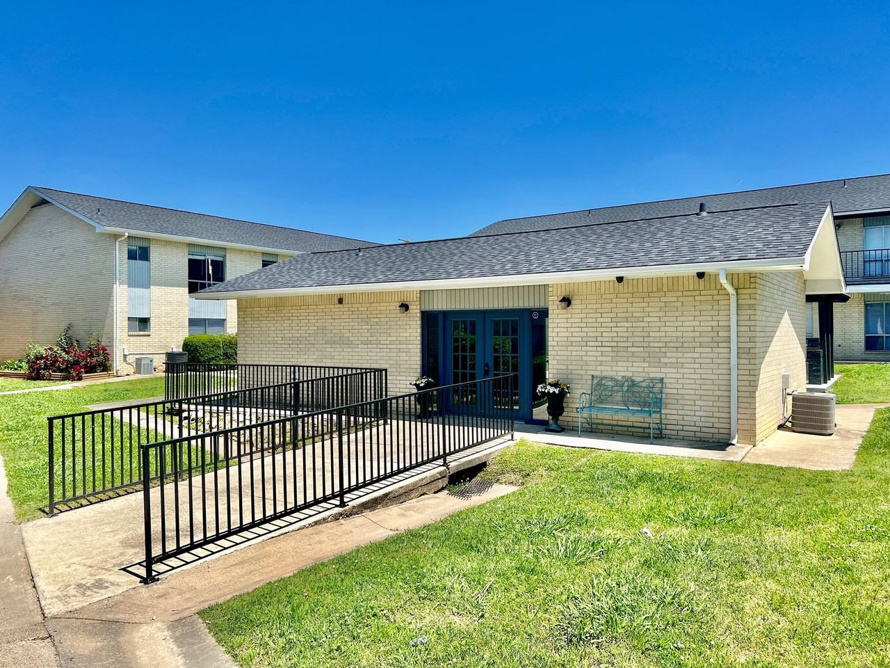 Higdon Ferry Apartments - Photo 6 of 50