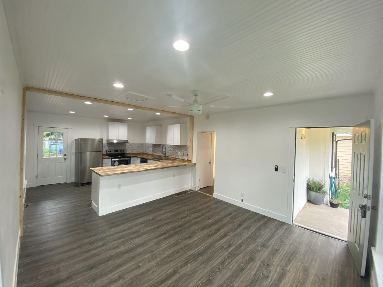 1330 East 7th Street #1 - Photo 4 of 18