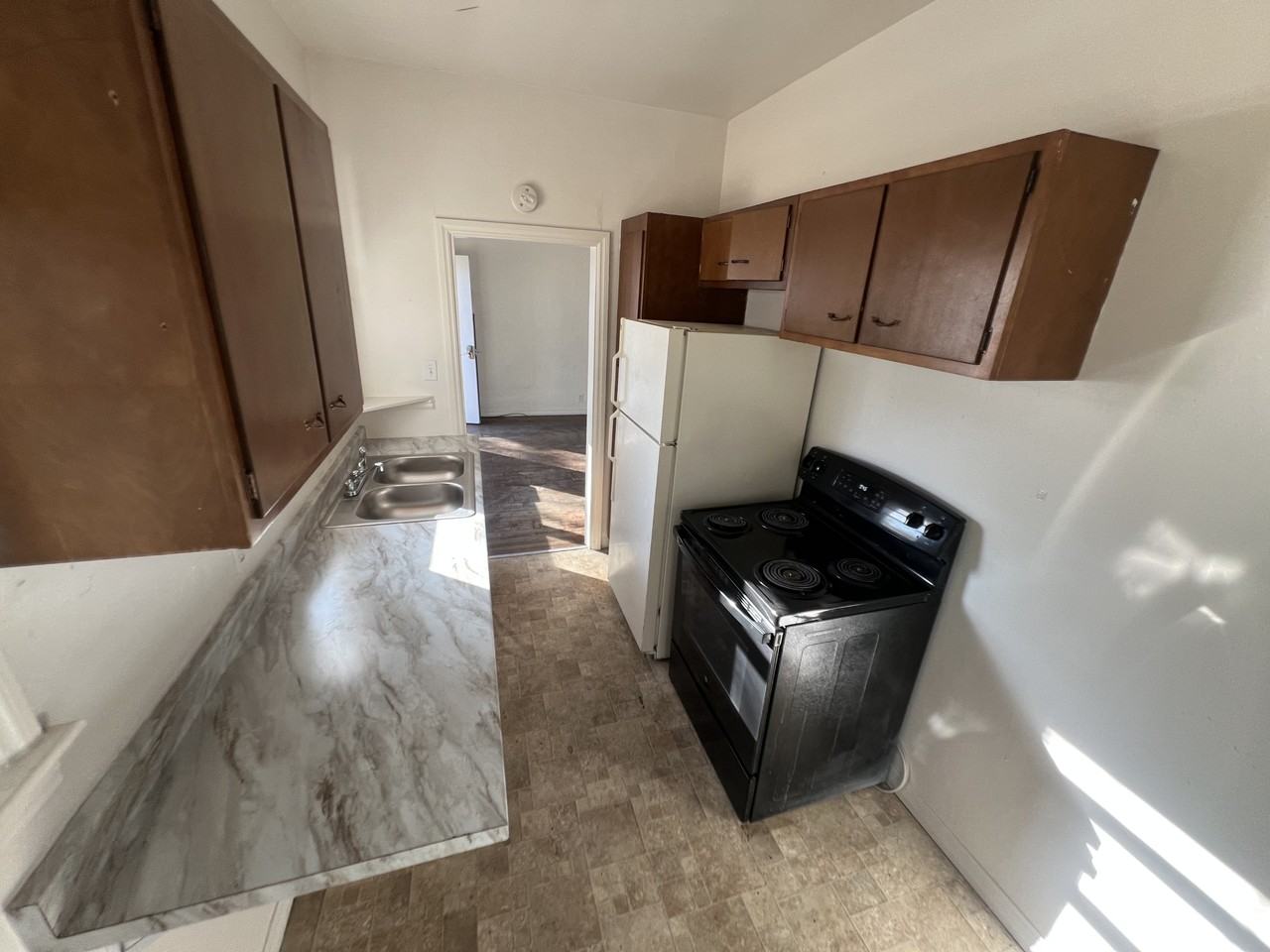 1203 11th St #B - Photo 6 of 9