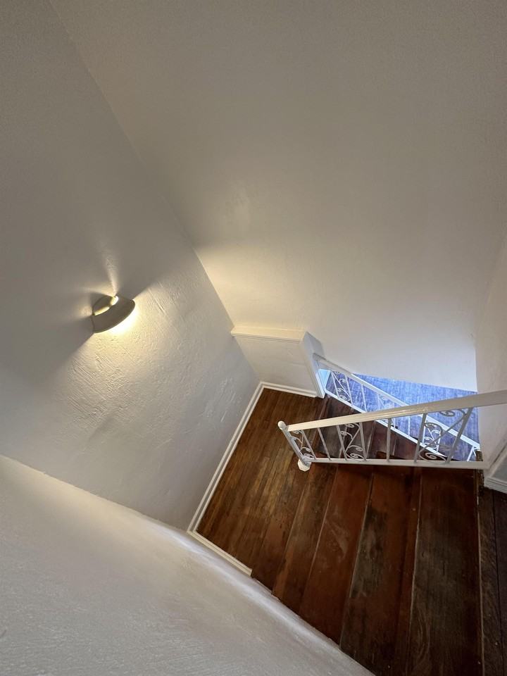 1203 11th St #B - Photo 2 of 9