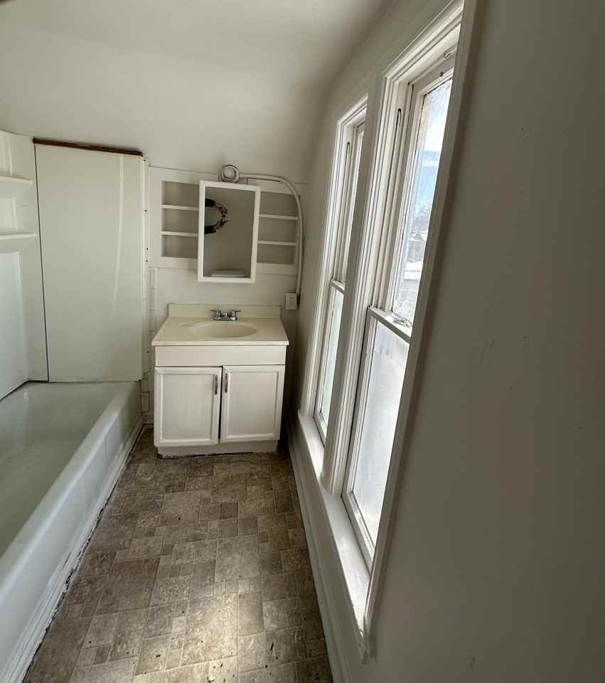 1203 11th St #B - Photo 5 of 9