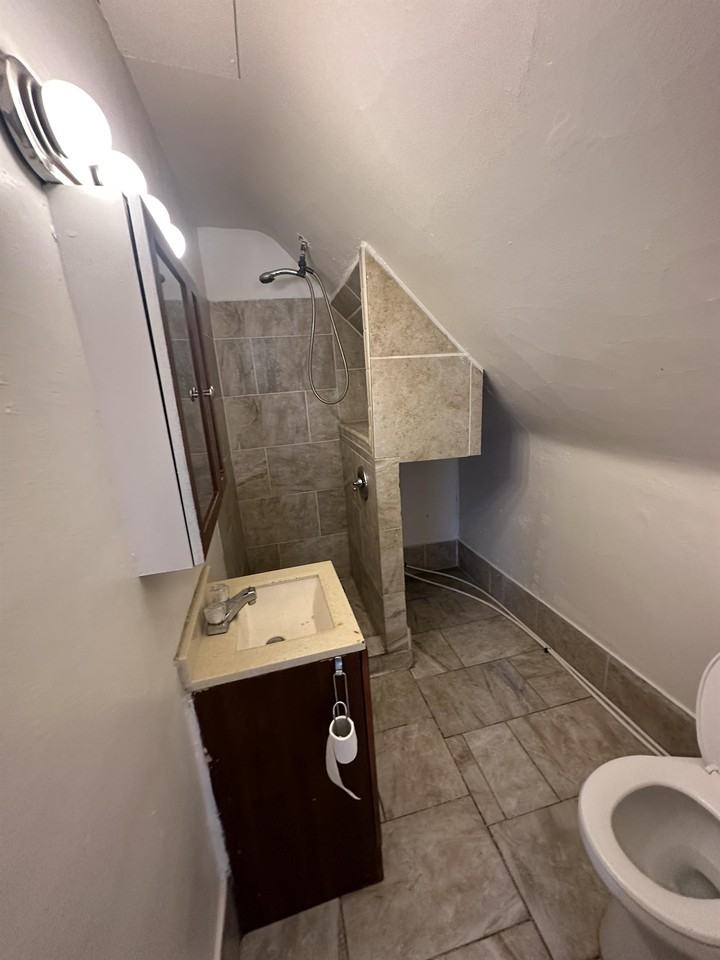 1203 11th St #C - Photo 4 of 7