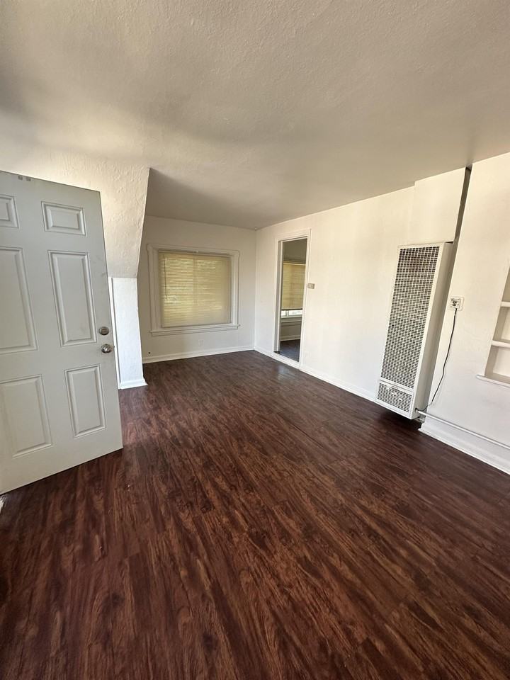 1203 11th St #C - Photo 5 of 7