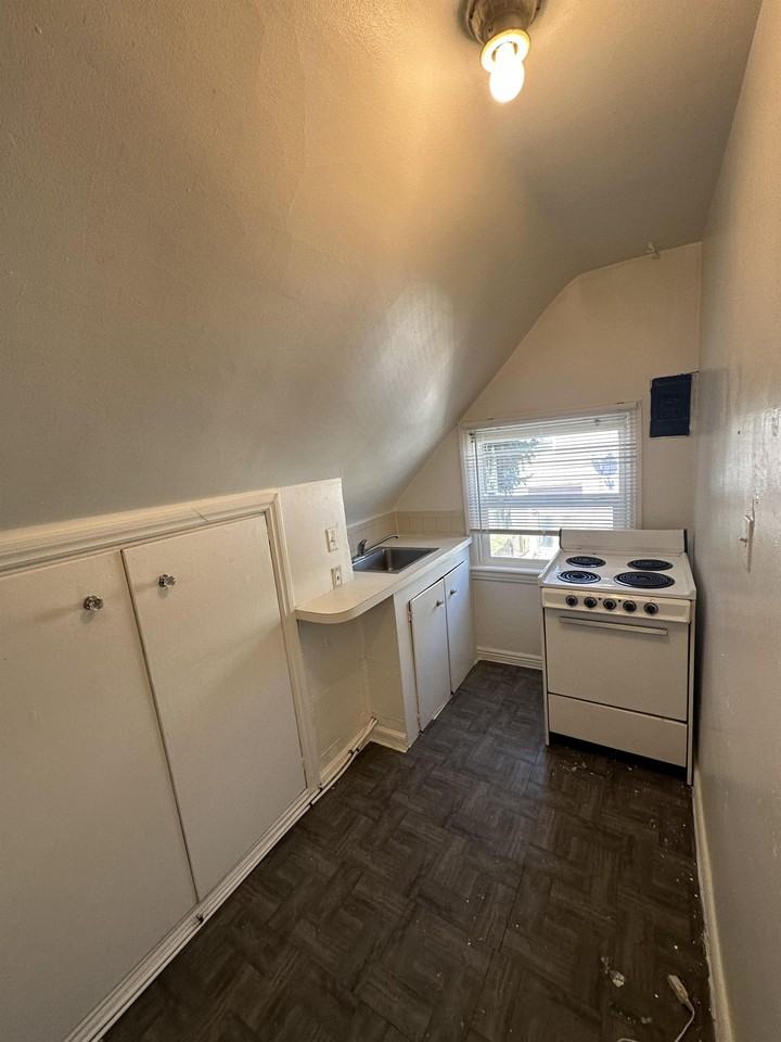 1203 11th St #C - Photo 6 of 7