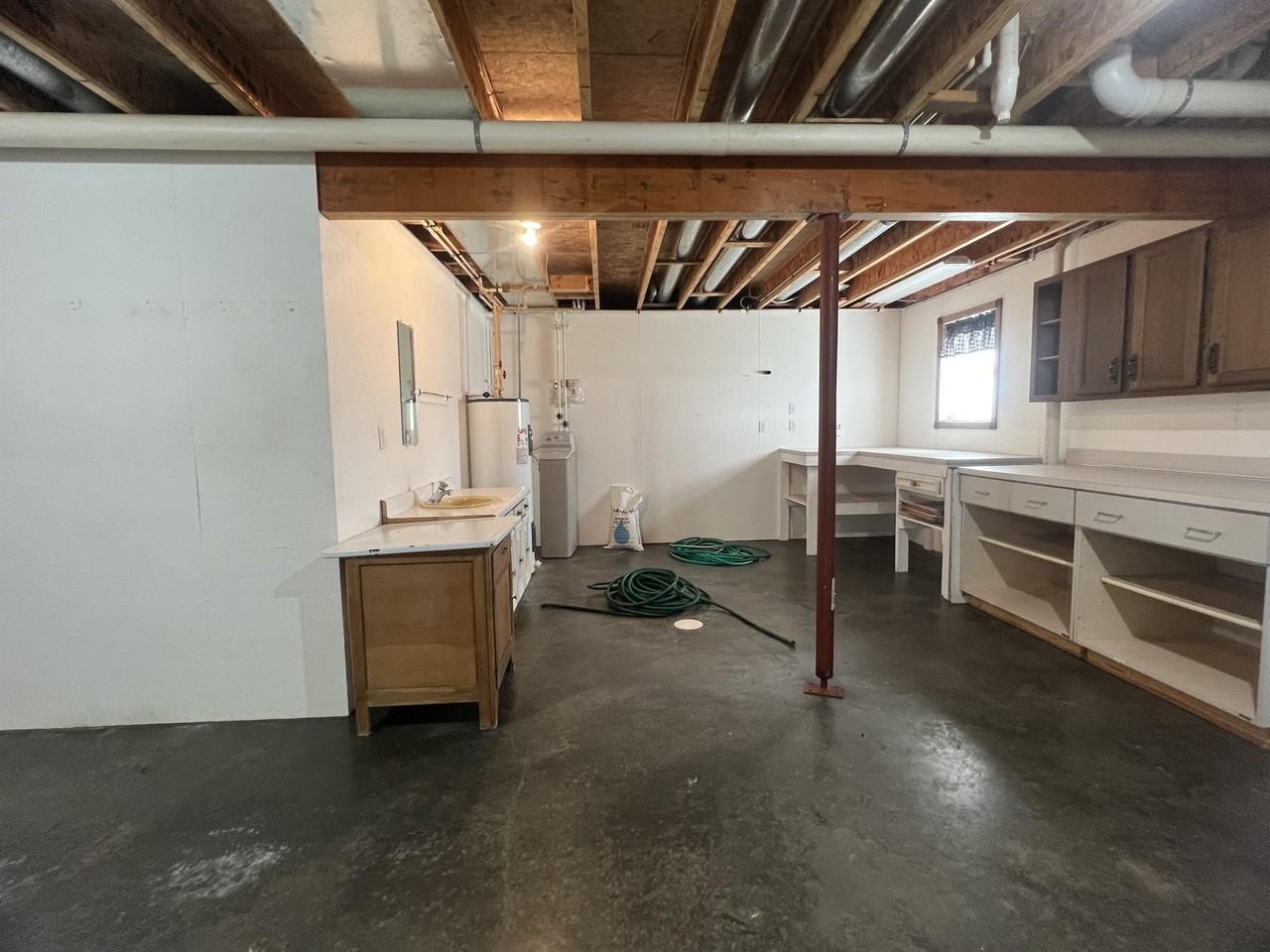 312 E Main St - Photo 4 of 24