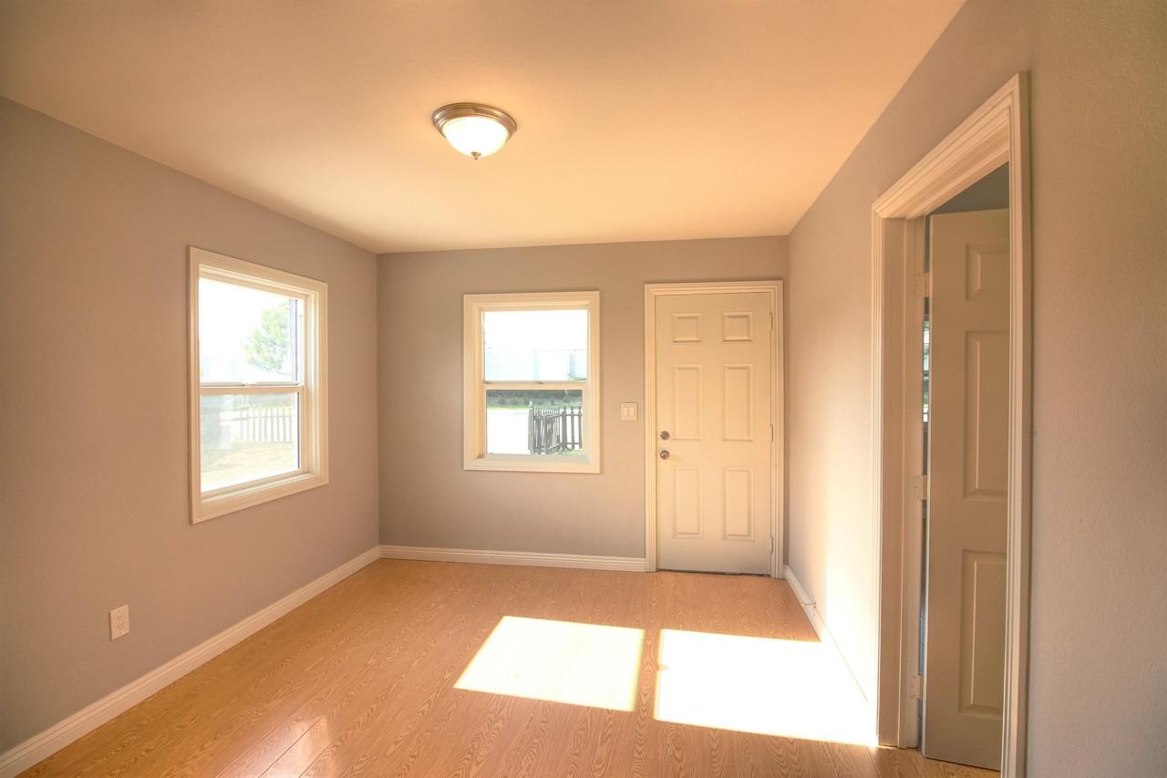 993 E Central Ave - Photo 4 of 12