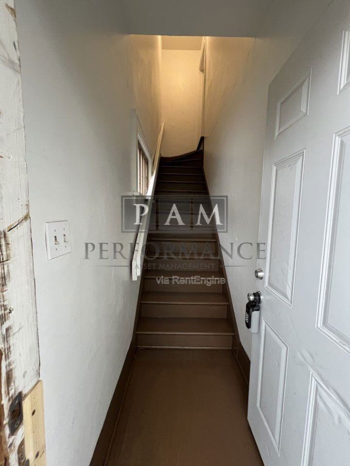 1213 Superior St - Photo 5 of 17